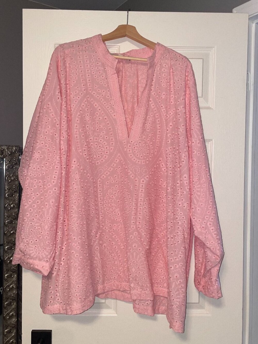 Torrid Pink Eyelet Embroidered Tunic Top Split V Neck Long Sleeve Size 5